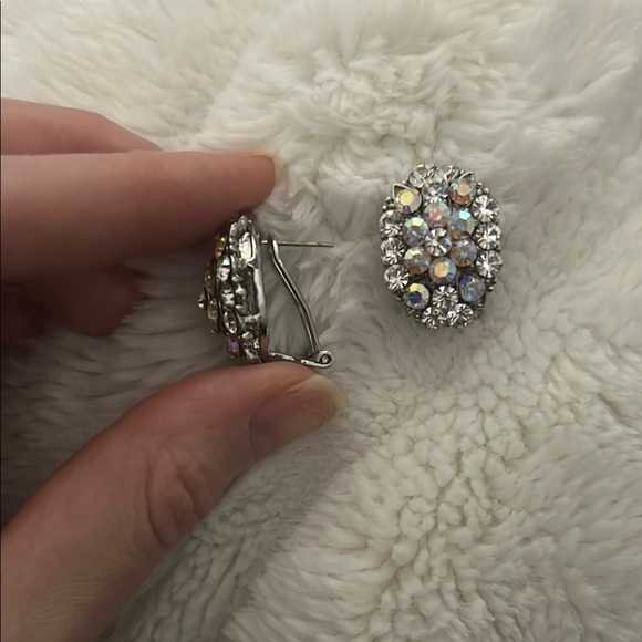 Elegant iridescent Crystal Earrings - Picture 3 of 7